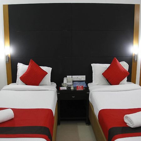 Oyo Premium Cyber Park Hotel Гургаон Екстериор снимка